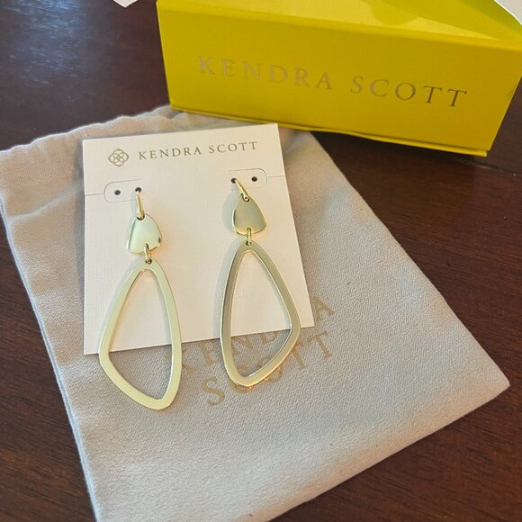 Kendra Scott Kira Earrings in Gold - Picture 1 of 3